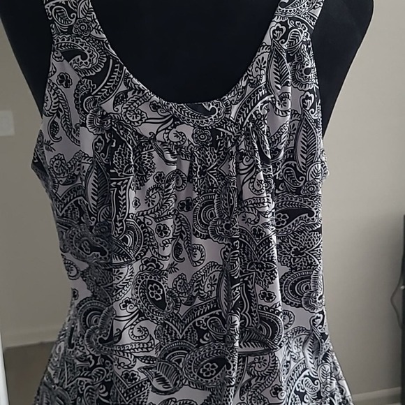 Rampage Black and‎ Whitle Floral Paisley Sleeveless Top Size Medium - Picture 4 of 6